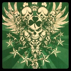 NWOT skulls stars and shamrocks tee